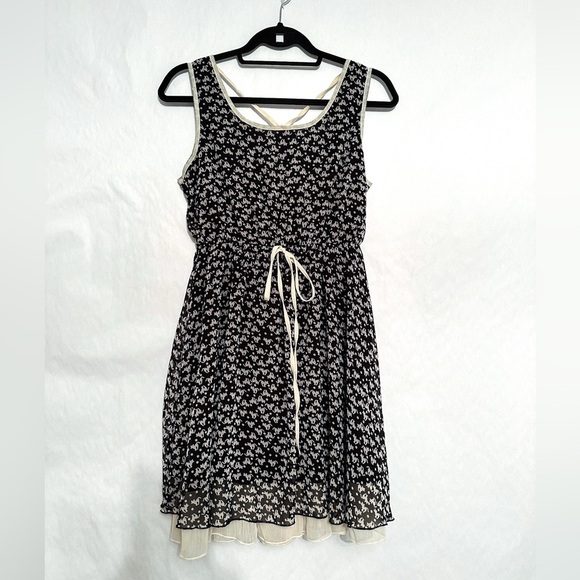 Rosebud x Francesca’s Cat Print Layered Drawstring Waist Mini Dress Size Medium - Picture 2 of 9
